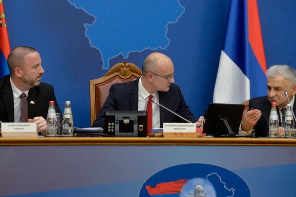 RIK doneo odluke o dodeli ugovora u postupku javne nabavke: Kupuju se sprejevi za obeležavanje prsta birača, UV lampe i alkalne baterije