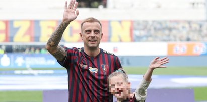 Kamil Grosicki pokazał zdjęcie z komunii córki. Fani zwrócili uwagę na... buty piłkarza