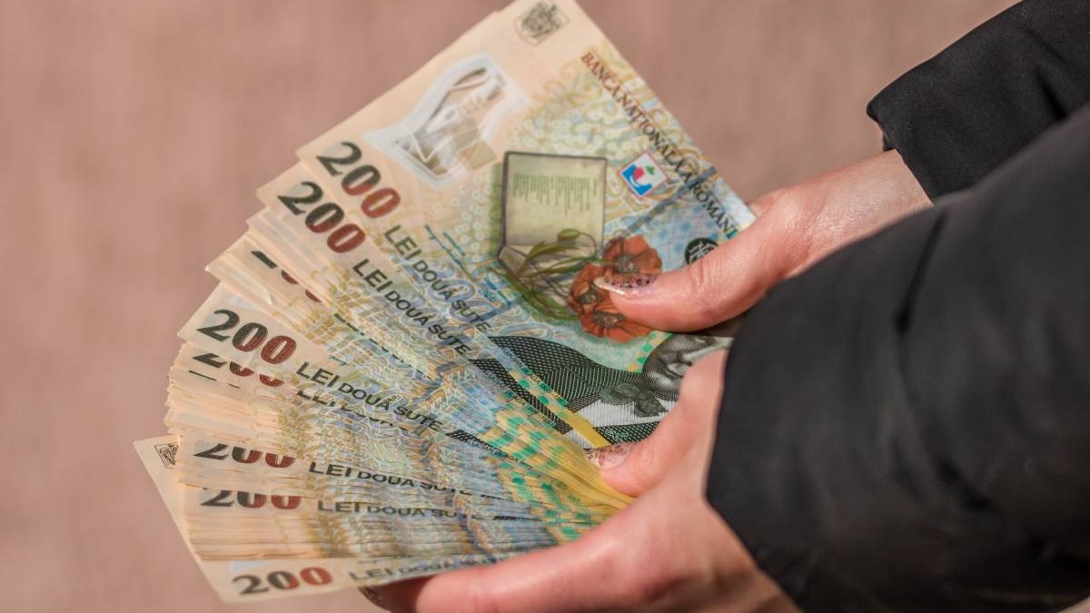 O femeie din Iași a împrumutat 5.200 de lei, dar trebuia să dea înapoi 30.273 de lei. Detaliul din contract care a salvat-o