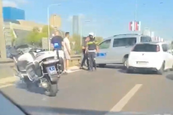 NESREĆA KOD SAVA CENTRA Policija na terenu, stvaraju se zastoji