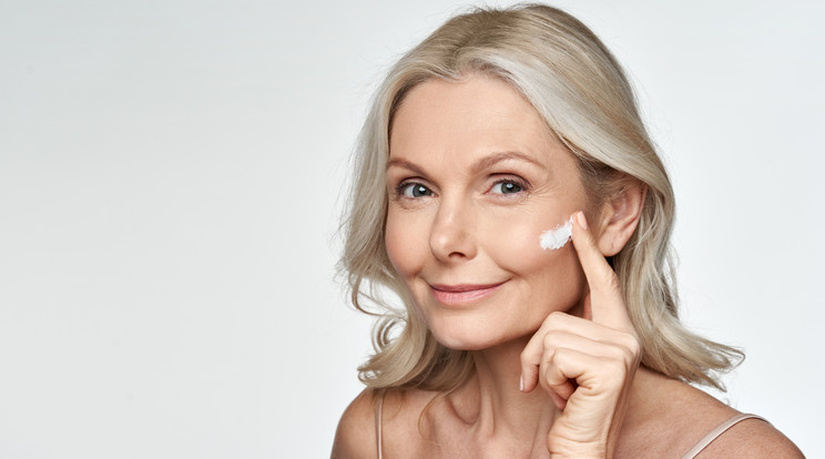 Olyan kozmetikumokat használjunk, amelyek védőréteget képeznek a bőr felületén / Fotó: Shutterstock