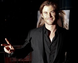 Chris Hemsworth jak Richard Chamberlain. Będzie nowym Allanem Quatermainem