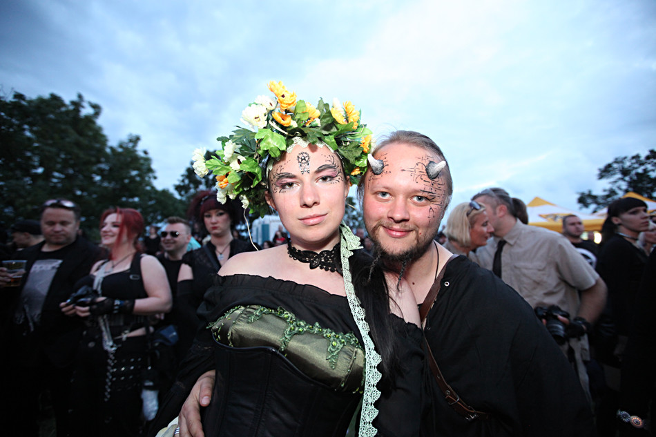 Publiczność na festiwalu Castle Party 2011 (fot. Joanna Combik/Onet.pl)