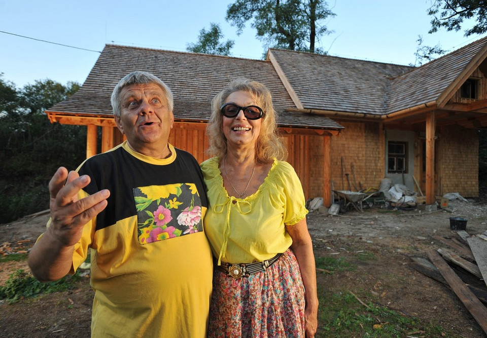 Katarzyna Gaertner i Kazimierz Mazur odbudowują swój dom / fot. Przemysław Jach / SE / East News