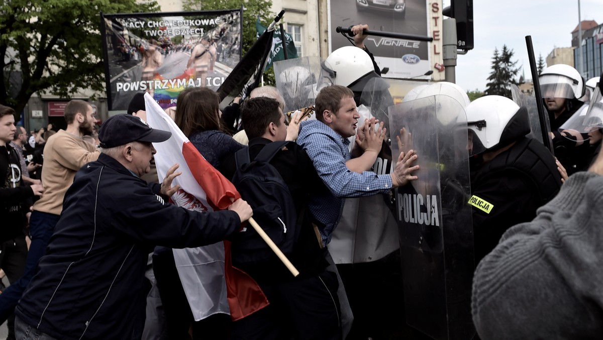 GDAŃSK TRÓJMIEJSKI MARSZ RÓWNOŚCI PRZECIWNICY (starcia z policją)