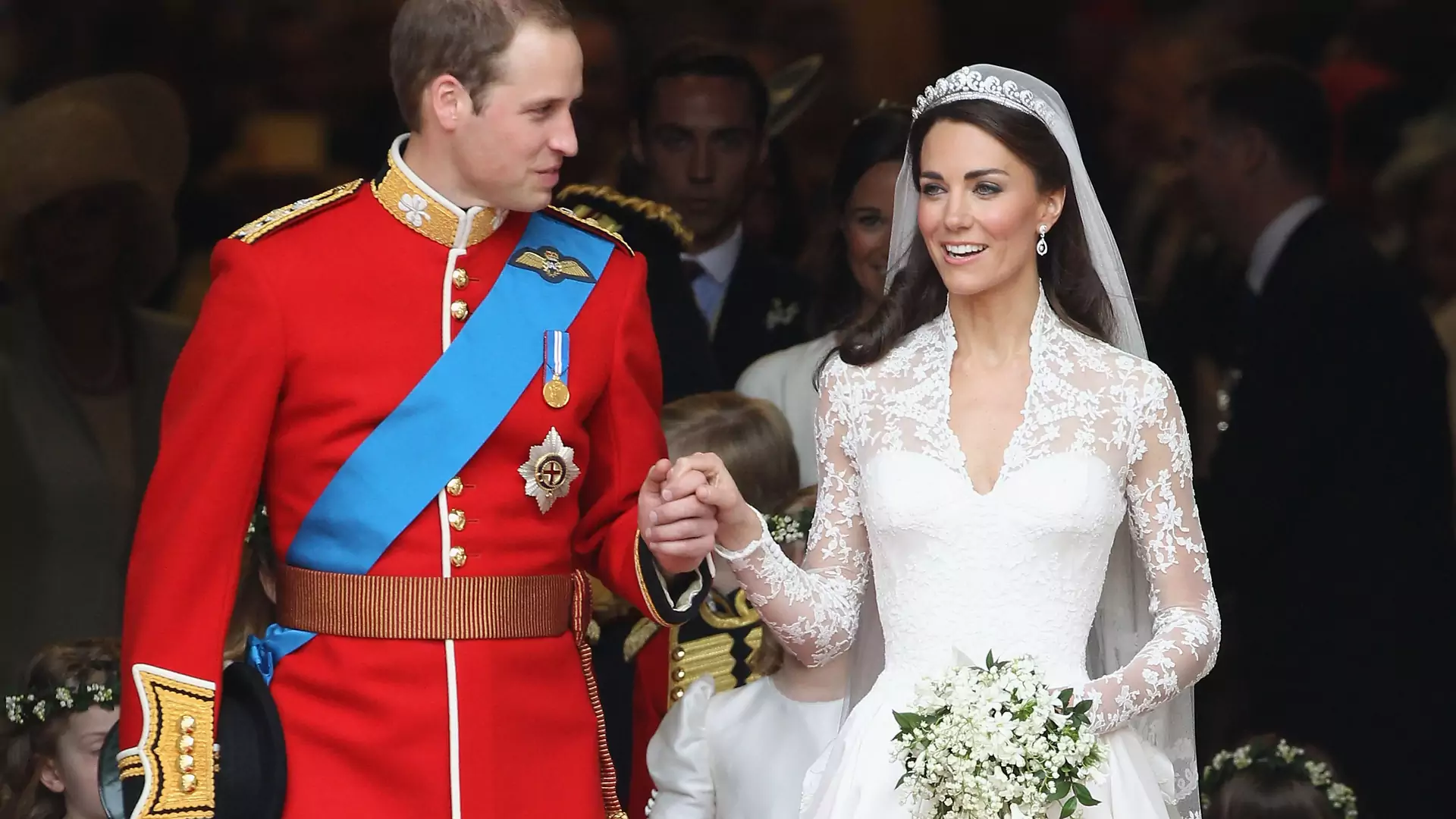 To one uszyły ślubną suknię Kate Middleton. Najstarsza hafciarka miała 69 lat