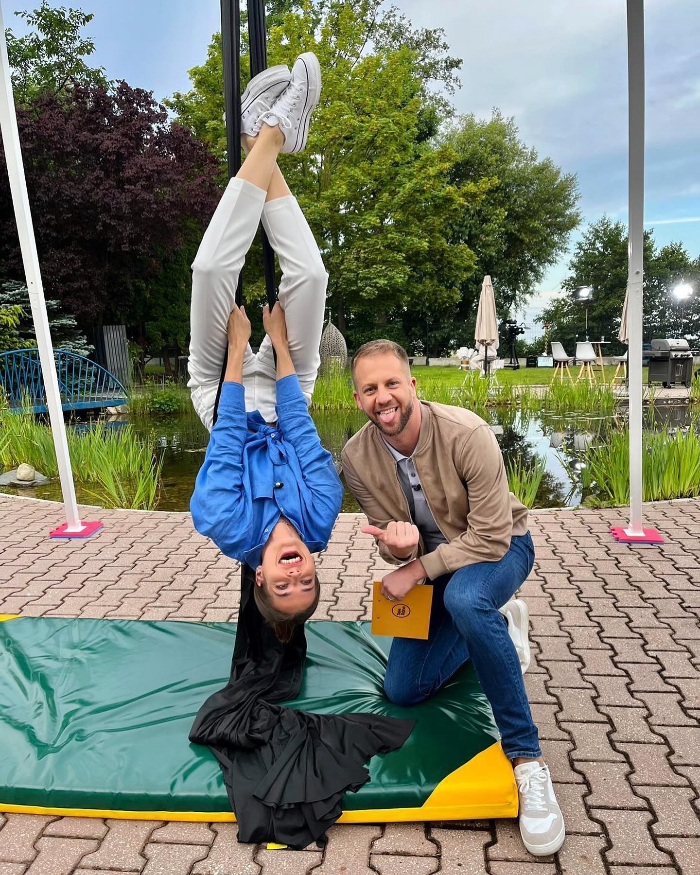 Moderátor Matúš Krnčok a Lucia Hlaváčková.