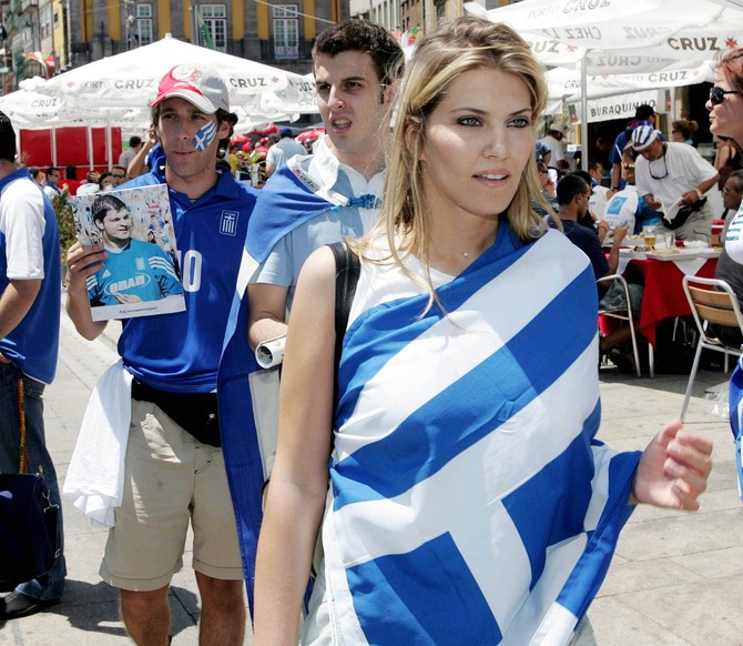 Eva je 2007. postala grčka poslanica 