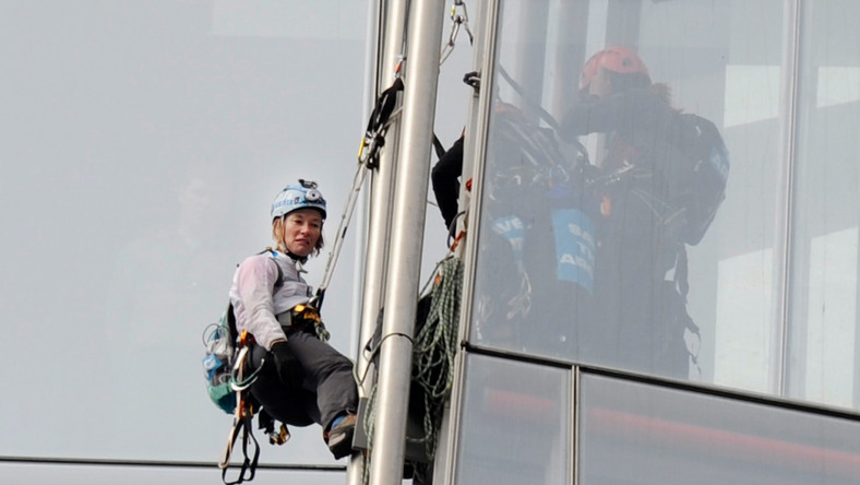 23-letnia Wioletta Smul, aktywistka Greenpeace z Poznania, jest w grupie sześciu kobiet, które od rana w czwartek wspinały się na londyński Shard - najwyższy budynek w Europie.