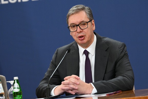 "TRAŽIĆEMO DA CENE LEKOVA SPUSTE ZA 20 DO 30 ODSTO" Vučić: "Farmaceutske kompanije su u 2025. ostvarile profit od preko DVE milijarde evra"