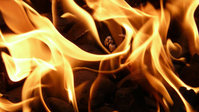 Tűz ütött ki egy MÉH-telepen Salgótarjánban