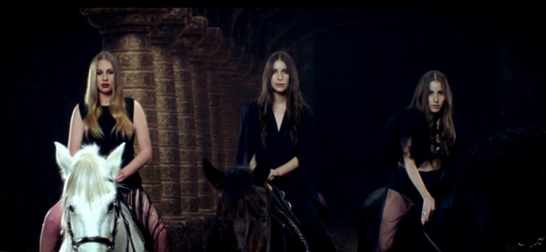 Calvin Harris i Haim modlą się do Boga