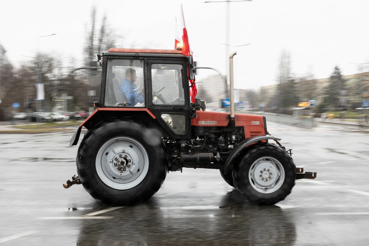 Rolnicy bez ciągników w samym środku żniw. "Czujemy się oszukani"