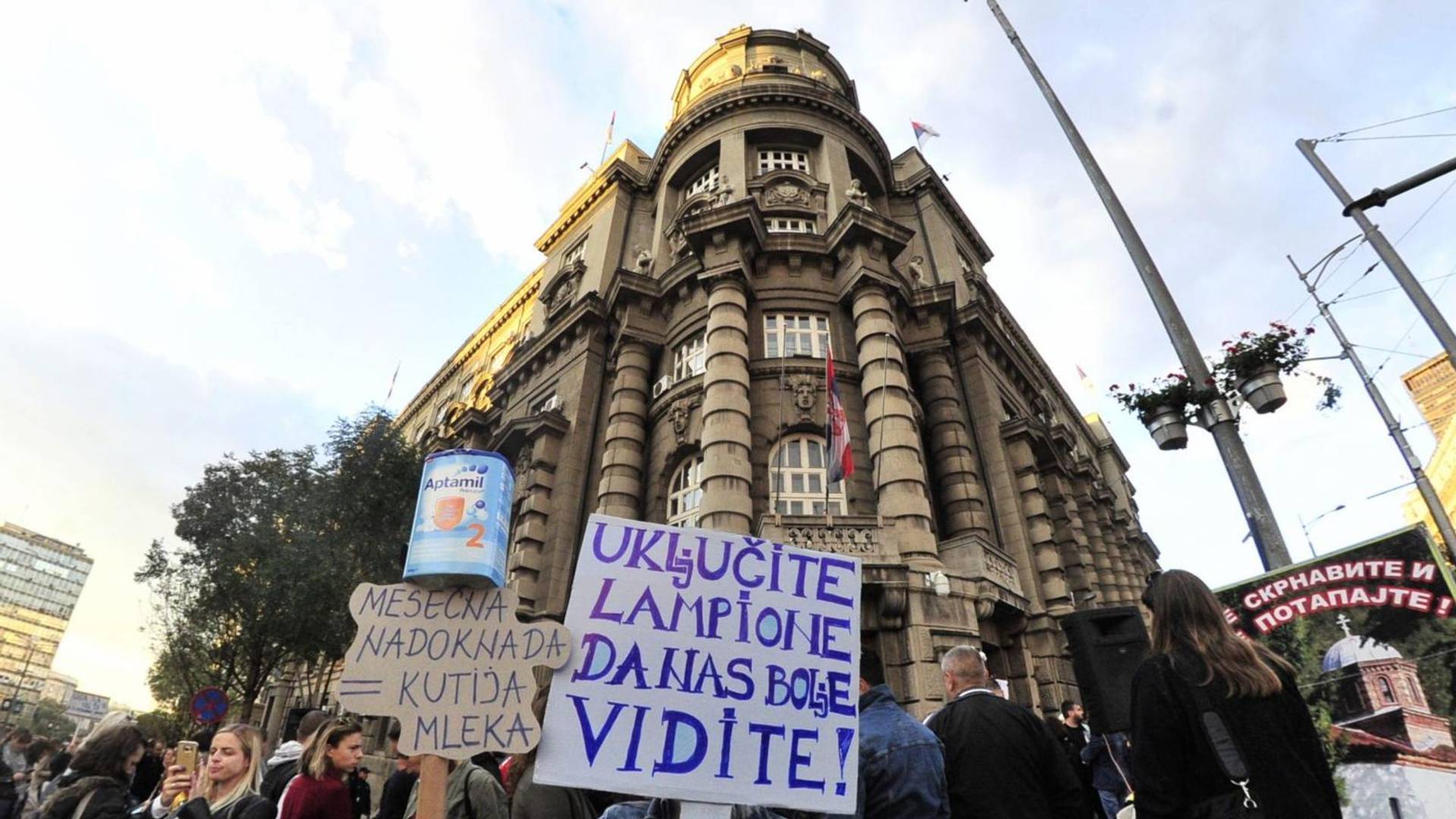 Kako je Srbija još jednom pokazala majkama da su nevidljive