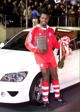 Sammy Kuffour’s late minute goal wins club world cup for Bayern Munich