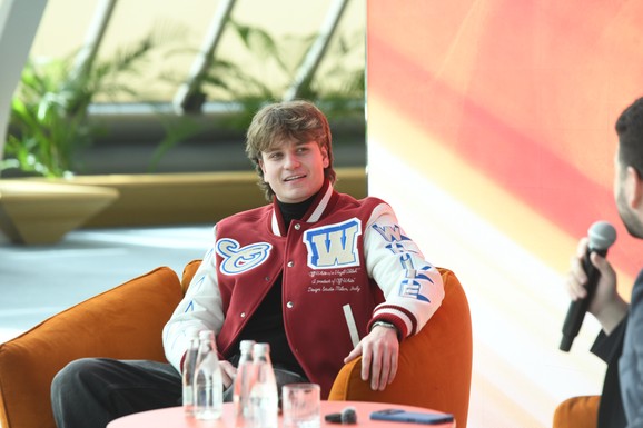 (FOTO) "NE VRAĆAJ SE IZ SRBIJE, IZDAO SI NAS" Hrvati isprozivali Jakova Jozinovića zbog koncerata, zatrpali ga sramnim komentarima: "Voli 3 prsta, izdajica"