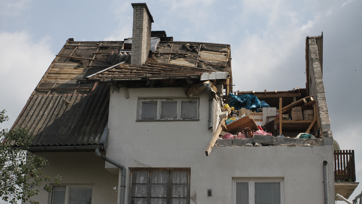 Synoptycy zapowiadają kolejne opady deszczu, możliwe lokalne występowanie burz. Miejscowe przejaśnienia mogą pojawić się jedynie w okolicach Warszawy, Krakowa i Olsztyna. Na zachodzie i południu kraju wystąpił znaczny wzrost poziomu wody w rzekach. Na Dolnym Śląsku aż w 21 miejscach rzeki przekroczyły stan alarmowy. Niebezpiecznie wzrasta również poziom rzek na północy Czech, w rejonach graniczących z Polską.