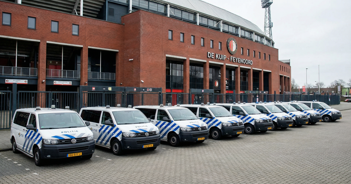 Enschede weert FC Utrecht-fans na rellen met zwaar vuurwerk en ME-confrontaties