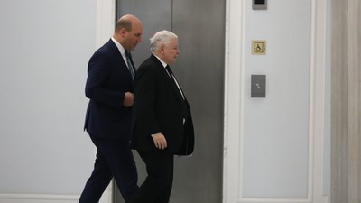 Prezes PiS Jarosław Kaczyński i minister ds. Unii Europejskiej Szymon Szynkowski vel Sęk