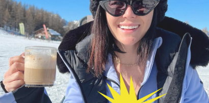 Katarzyna Cichopek kusi biustem na śniegu. "Zaraz płucka przeziębisz"
