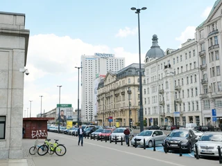 Według jednej z interpretacji podatkowych Dyrektora Krajowej Informacji Skarbowej nie jest możliwe pełne odliczenie VAT-u od samochodu, jak również wydatków na eksploatację pojazdu, w przypadku parkowania samochodu służbowego pod domem pracownika