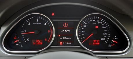 03.11.2006 WarszawaZdjecia do testu samochodu AUDI Q7 Quattro.Fot. Wojciech Grzedzinski