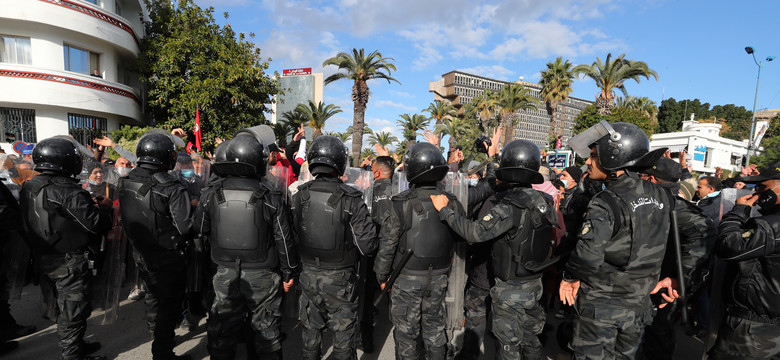 Francuski korespondent w Tunezji pobity przez policję
