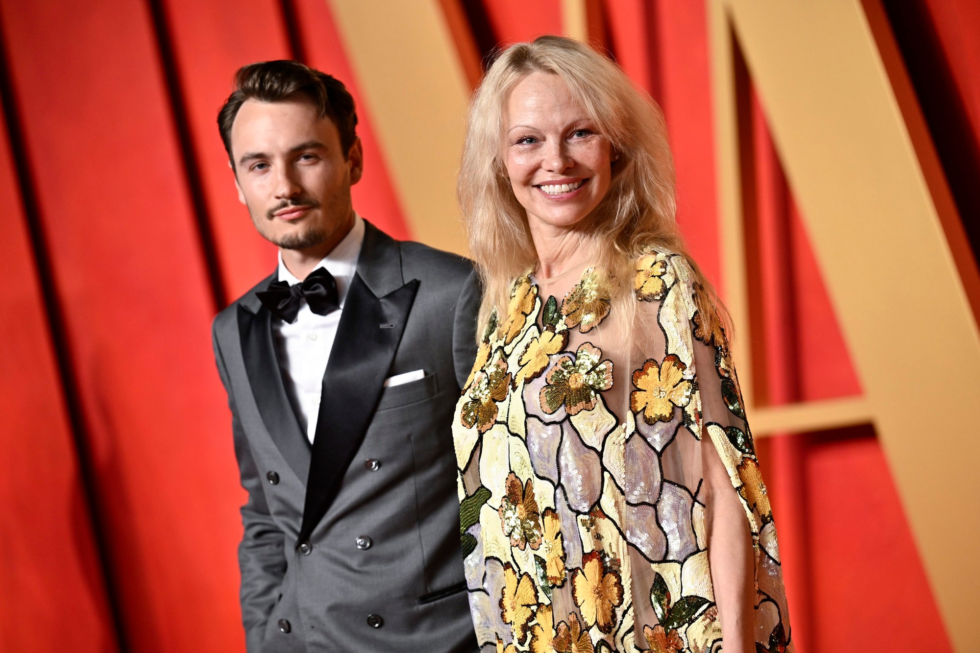 Vanity Fair Oscar Party 2024- Brandon Thomas Lee a Pamela Anderson