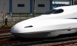 Shinkansen N700A: japońskie koleje zaprezentują nowy pociąg (ZDJĘCIA)