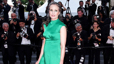 Andie MacDowell w zieleni na ceremonii zamknięcia festiwalu w Cannes. Spójrzcie na Diane Kruger