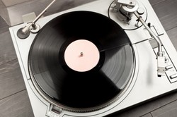 Elektroniczne brzmienia na ratunek winylom na koncercie #SaveTheVinyl