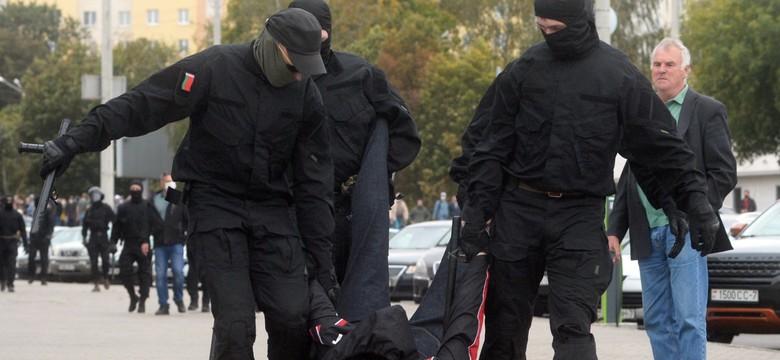 Kilkadziesiąt tysięcy ludzi protestuje w Mińsku; brutalność milicji w Homlu