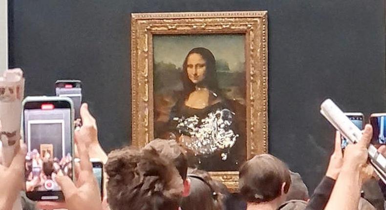 The Monalisa was almost vandalized in Paris [Cbsnews]