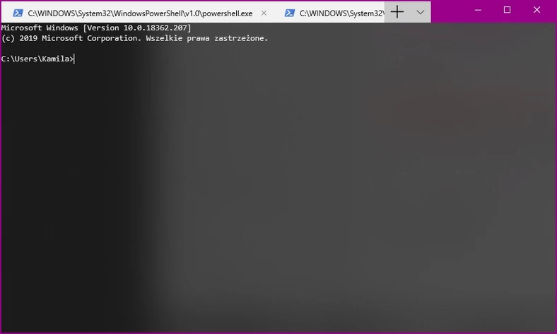 Wiersz polecenia z rozmytym tłem w Windows Terminal Preview