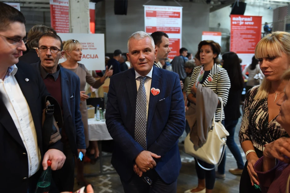 Dr Milan Nedeljković (u sredini)