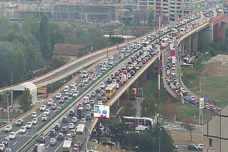 Dugačke kolone oko Gazele