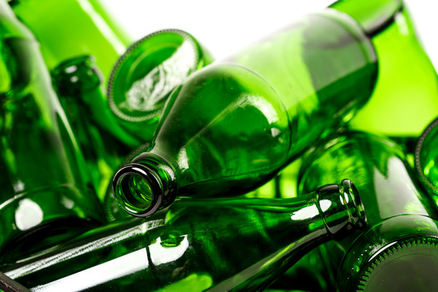 Kaucja za szklane butelki po piwie będzie wyższa niż za plastikową butelkę