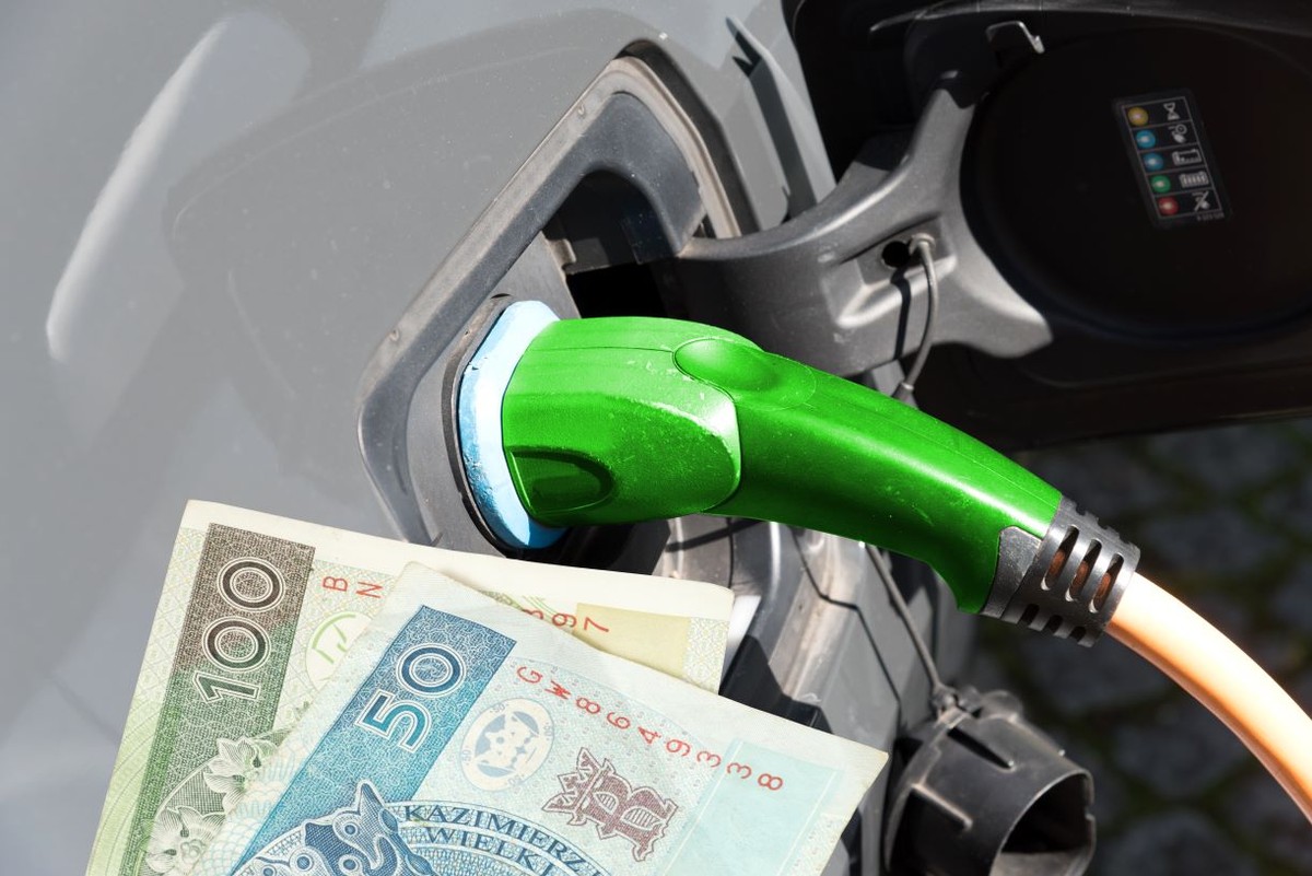 Do 40 000 zł na elektryka? Sprawdź, jak skorzystać z programu NaszEauto!
