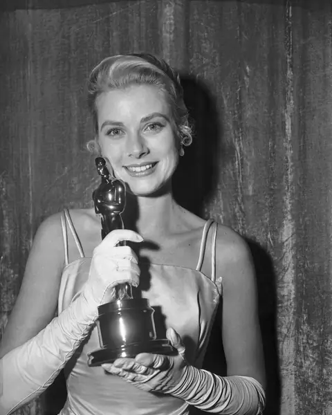 Grace Kelly po zdobyciu Oscara / Bettmann / GettyImages