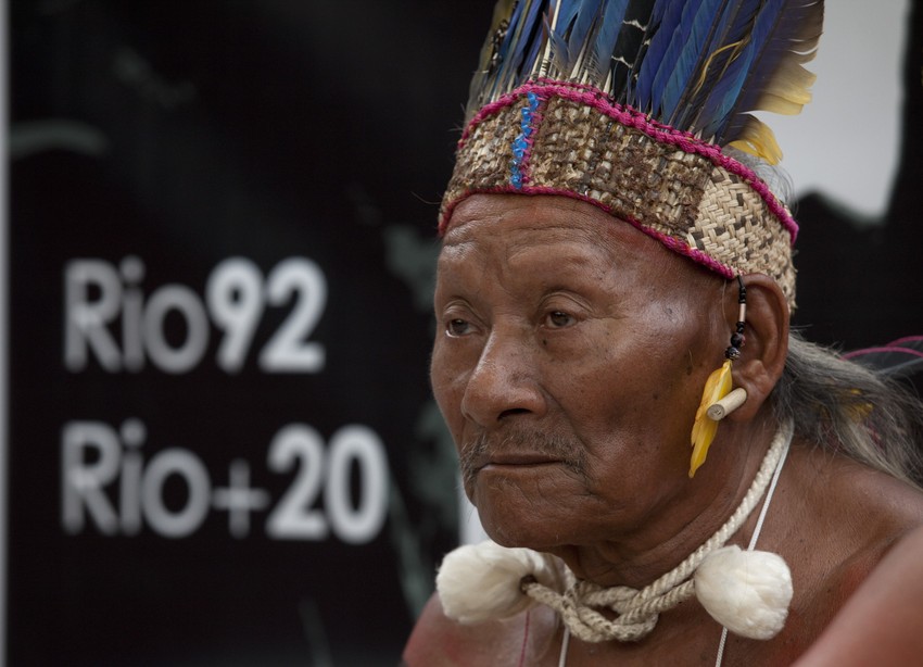 Pripadnik urođeničkog plemena Ksavante na brodu "Grinpisa" tokom konferencije "Rio+20"