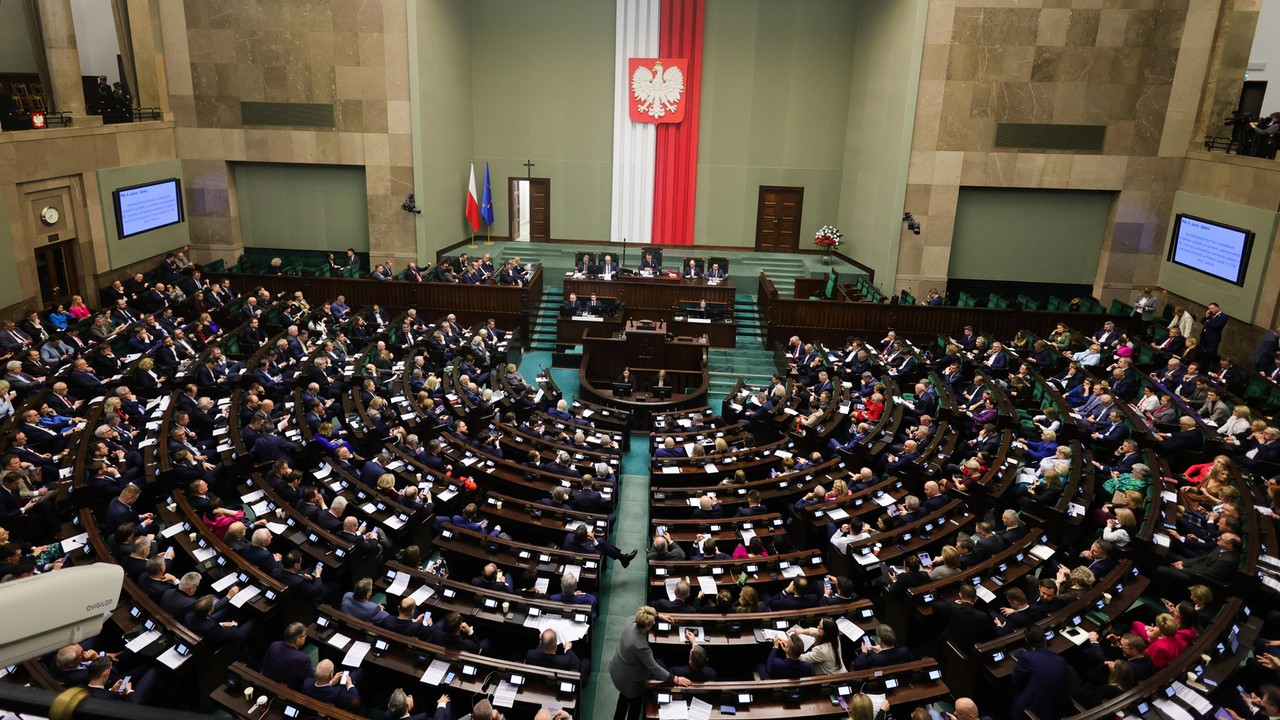 Najnowszy sondaż partyjny. Konfederacja ma duży problem