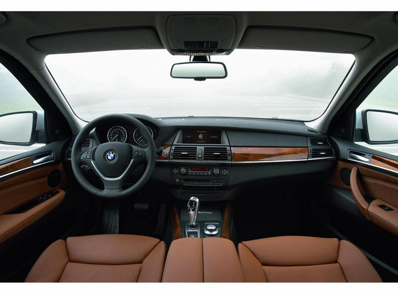 Nowe BMW X5: oficjalne zdjęcia i kompletne informacje