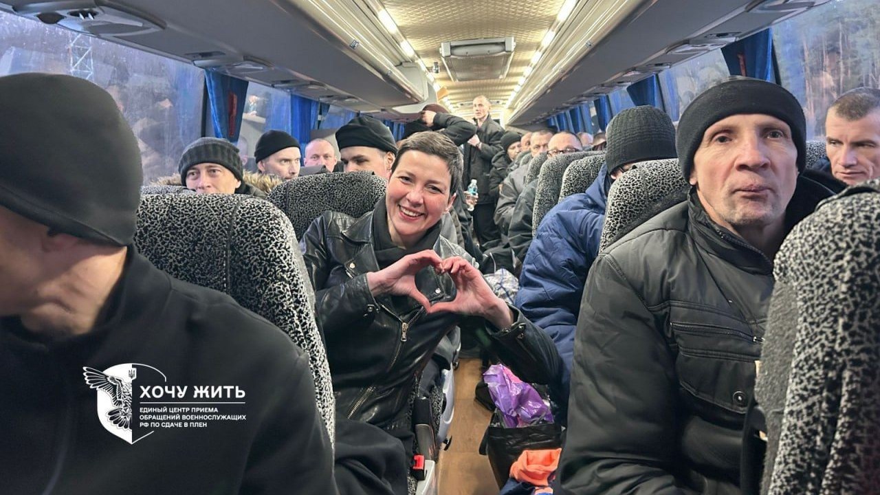 Bieloruská disidentka Maryja Kalesnikavová na ceste na slobodu.