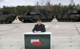 Abramsy dojadą do końca 2026 r.