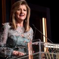 Spróbowałam rytuału zasypiania Arianny Huffington i nie mogę uwierzyć, jak dobrze spałam
