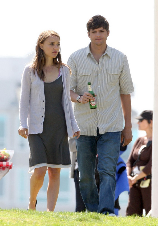 Ashton Kutcher i Natalie Portman na planie filmu "Friends with Benefits"