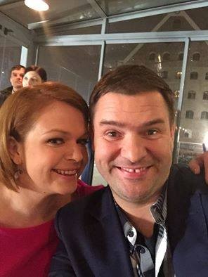 Daria Widawska i Tomasz Karolak na planie 'Prawa Agaty'