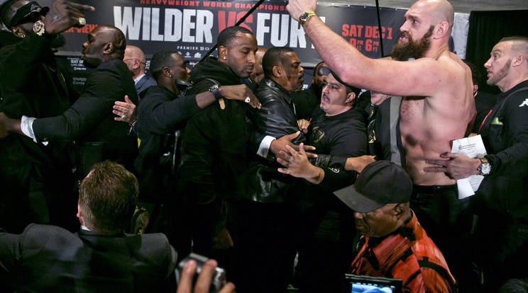 Fury (jobbra) és Wilder (balra) a meccs előtt balhézott