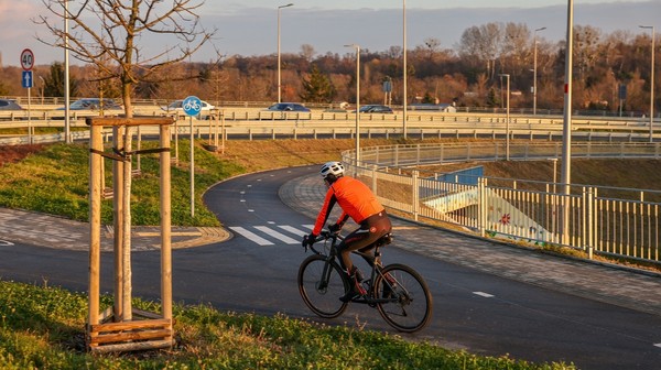 Eksperci zwrócili uwagę na wieloletnie inwestycje infrastrukturalne - w tym rozwój sieci, która dziś liczy 428 km tras. 