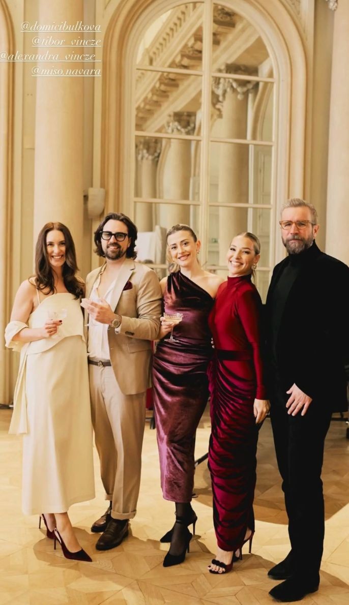 Zľava Alexandra a Tibor Vincze, Iryna, Dominika Cibulková a Michal Navara na oslave dcérky Ninky. 